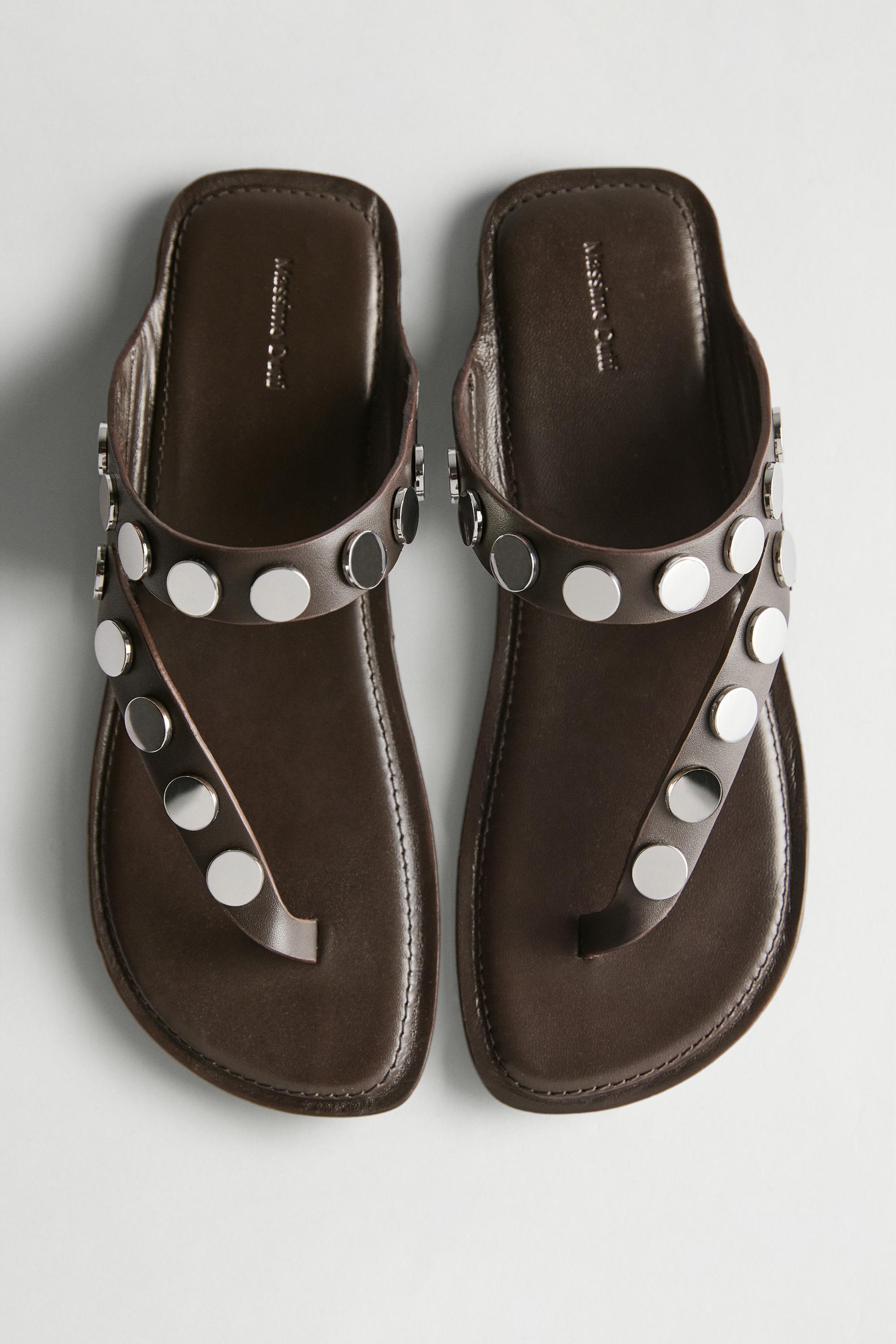 Leather sandals with studs
